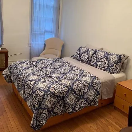 Cozy 2 Bedroom Apartment In Queens